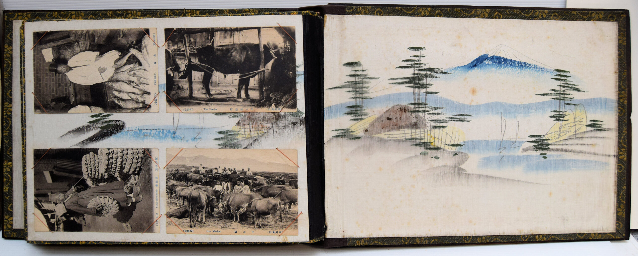 AN ATTRACTIVE PAINTED IVORY INLAYED LACQUERED ALBUM WITH 6 LEAVES CONTAINING 48 POSTCARDS. - Image 3
