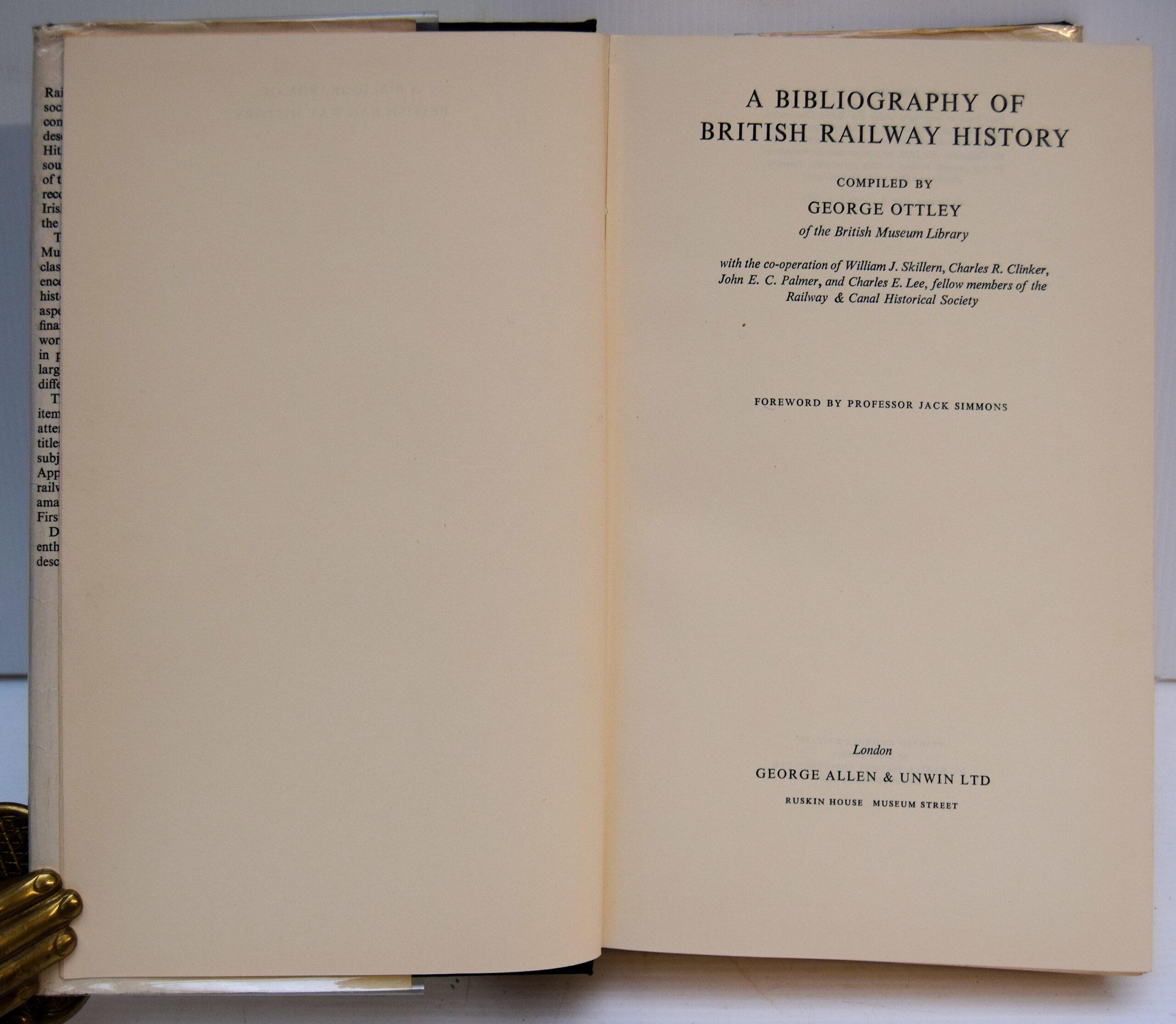 A BIBLIOGRAPHY OF BRITISH RAILWAY HISTORY.. - Image 2
