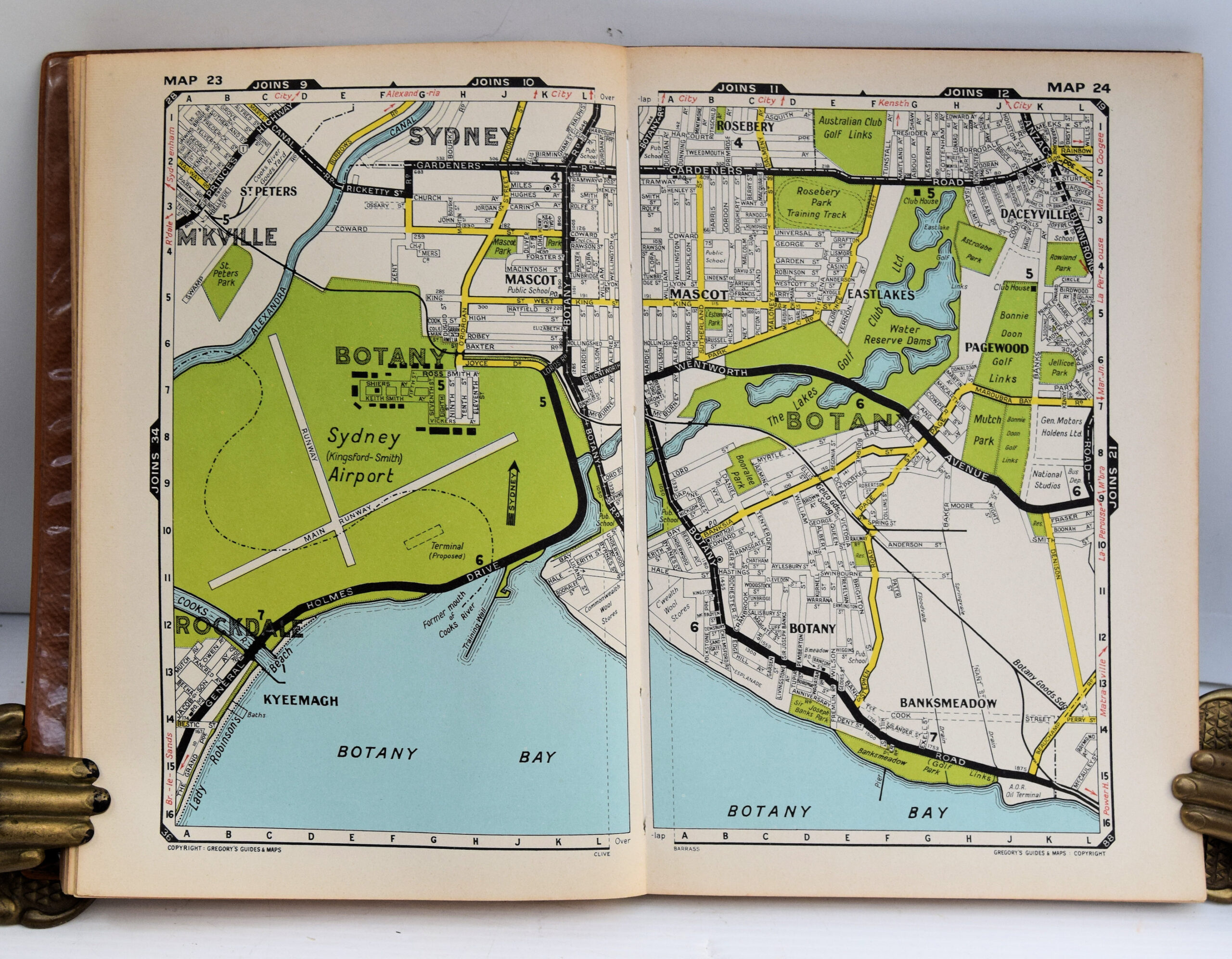 GREGORY'S STREET DIRECTORY OF SYDNEY AND SUBURBS AND METROPOLITAN ROAD GUIDE. - Image 3